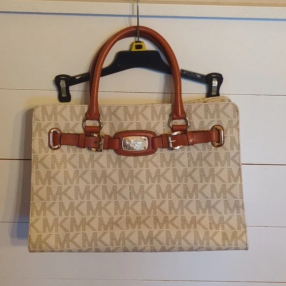 Large Michael Kors hand bag. - Picture 1 of 9
